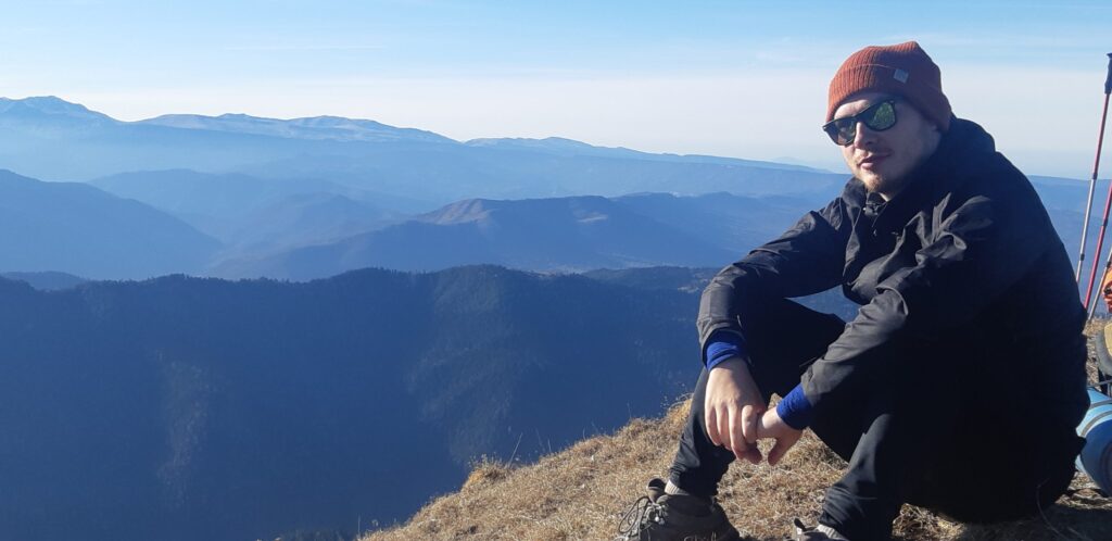 Турист в природном парке Большой Тхач