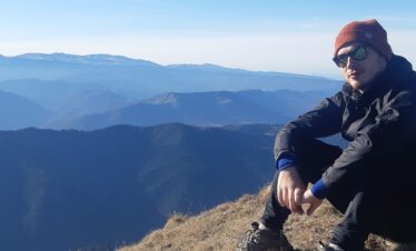 Турист в природном парке Большой Тхач