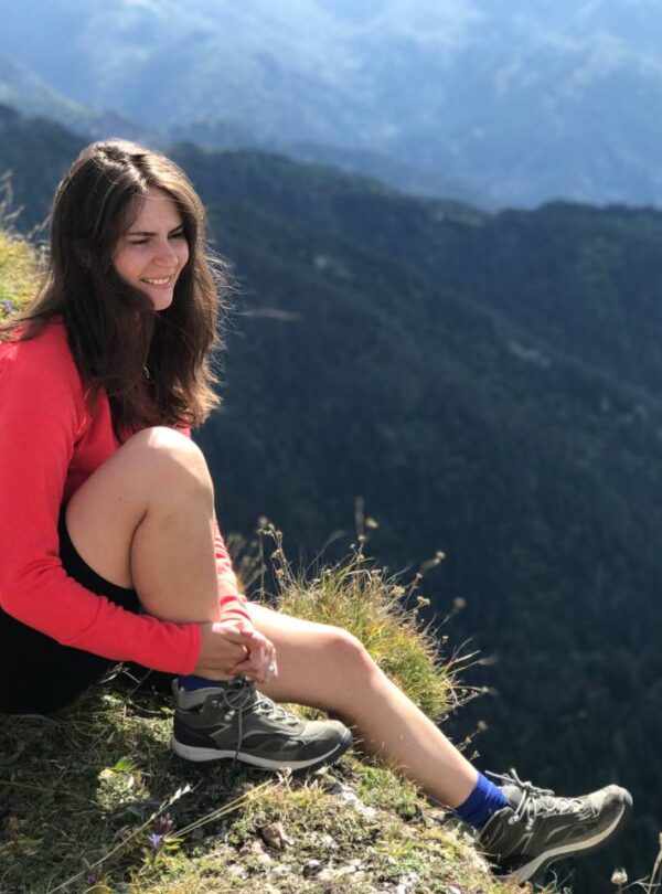 Девушка в горах